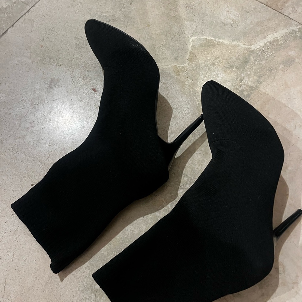 Chic Black Heeled Boots for Women - Picture 2 of 9